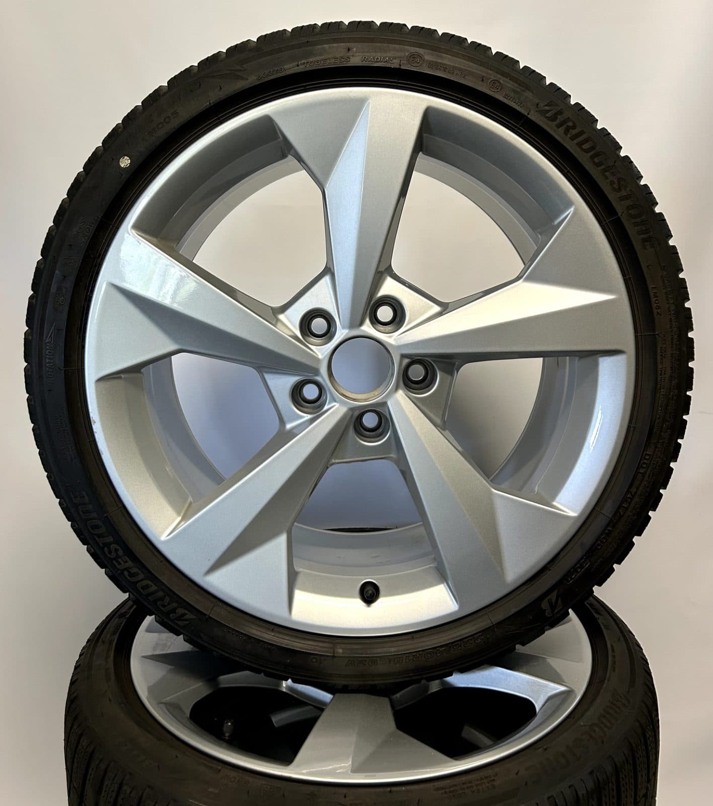 Audi A3 S3 8Y 8V 18 inch S-Line Velgen + Winterbanden
