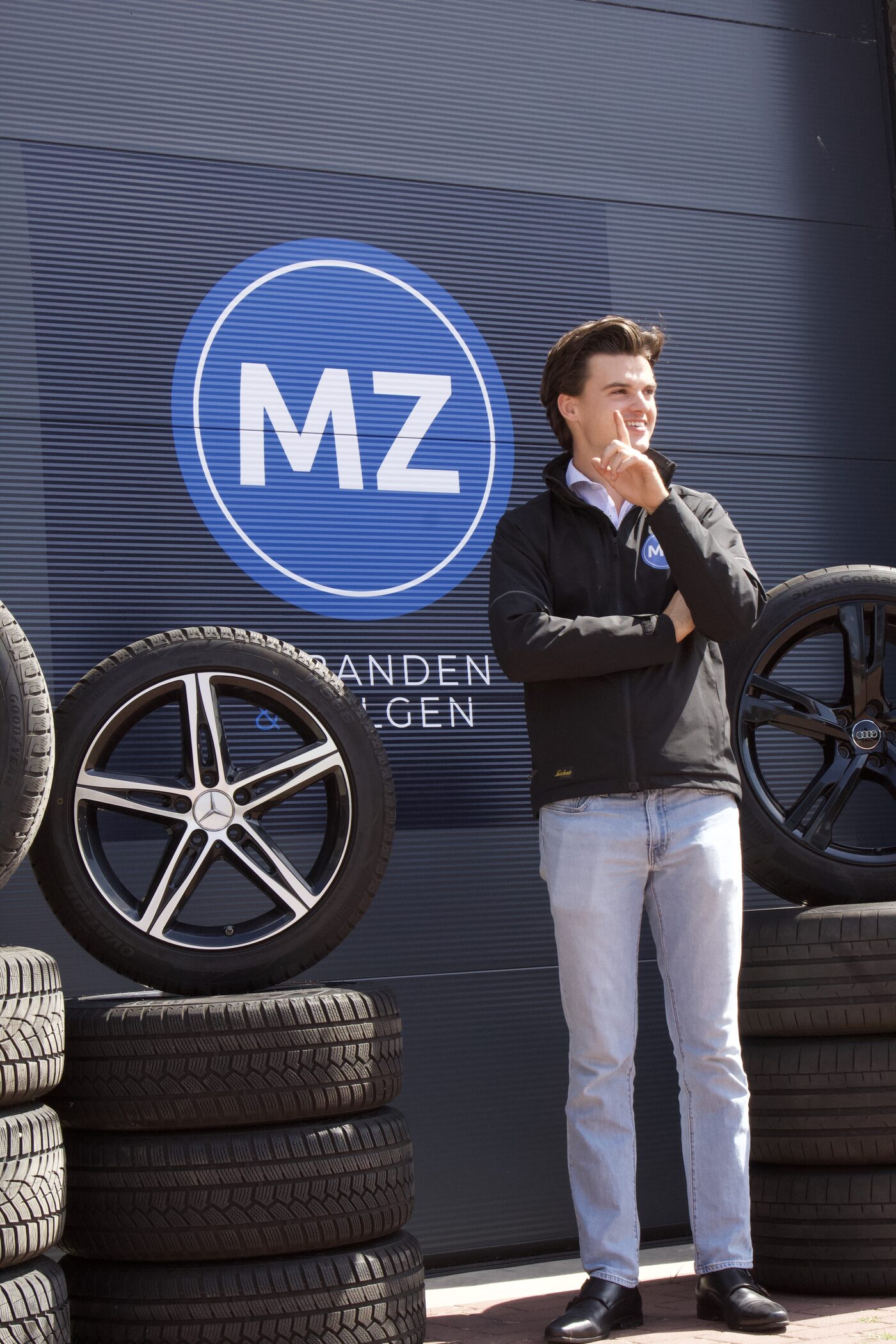 Max, eigenaar van MZ Banden & Velgen